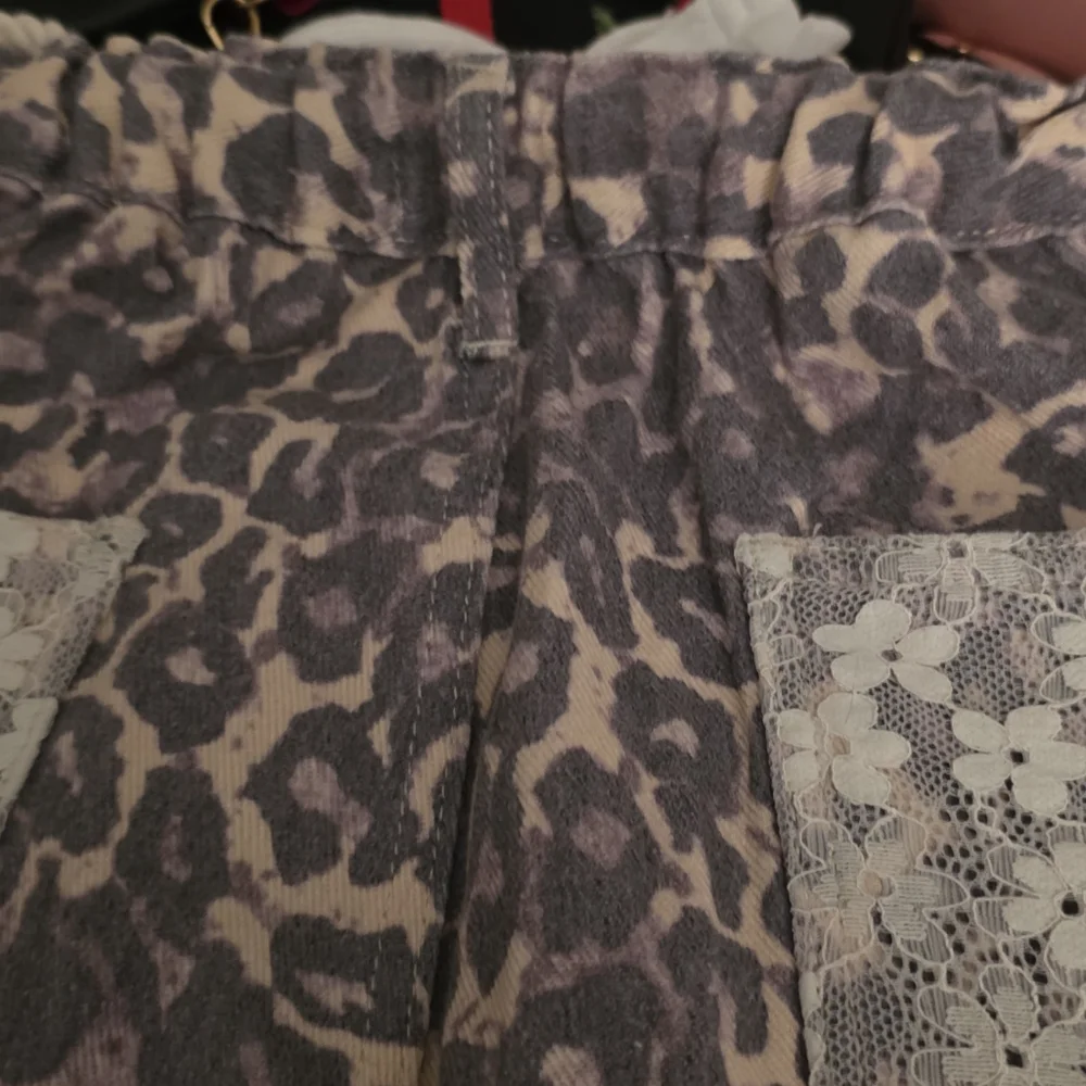 POL  Leopard Print Joggers with Pockets - Picture 2 of 8